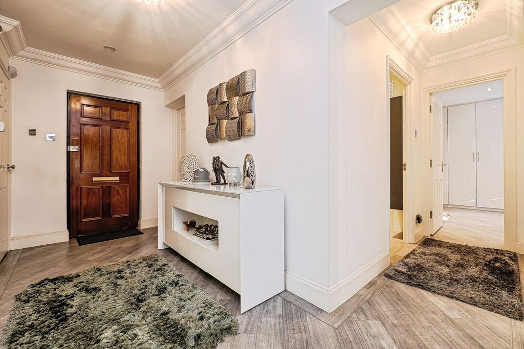 Additional image 7 of 2 bed flat for saleRidgemont Place, Parkstone Avenue, Hornchurch, Essex RM11