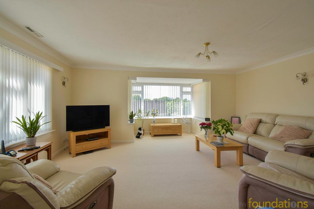 Additional image 11 of 3 bed flat for saleCollington Avenue, Bexhill-On-Sea TN39