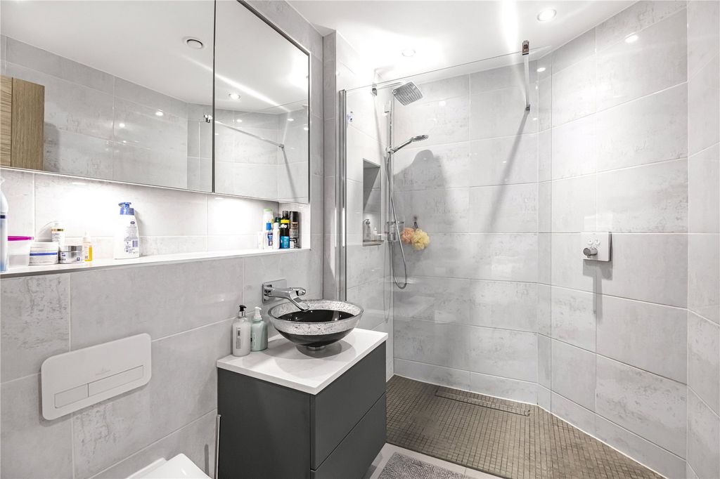 Additional image 8 of 2 bed flat for saleCamlet Way, Hadley Wood EN4