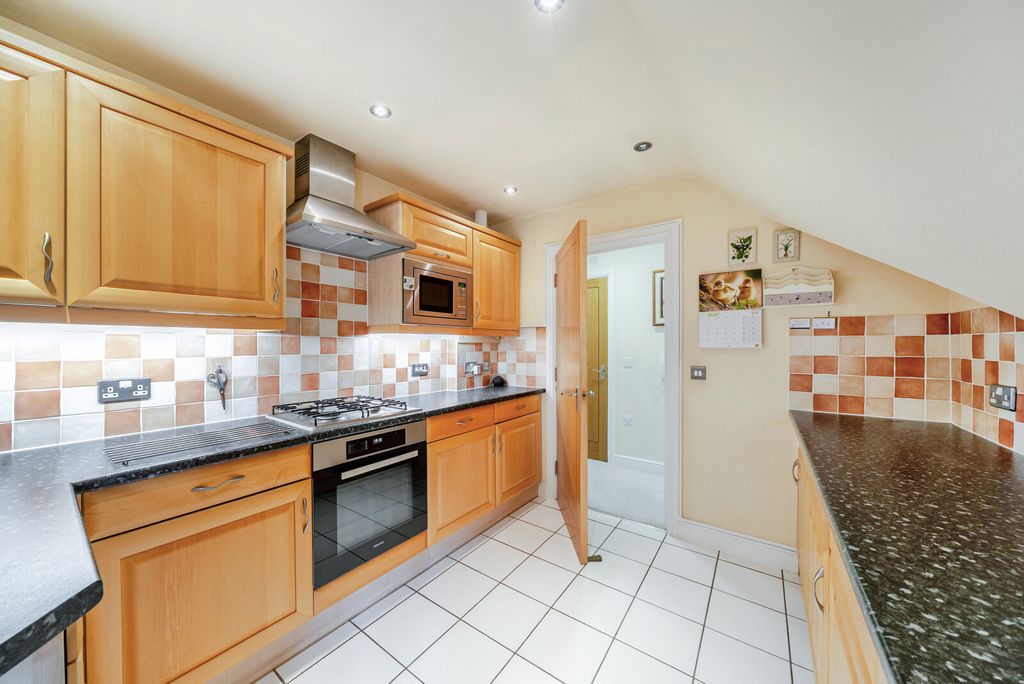 Additional image 8 of 2 bed flat for saleWilson Way, Horsell, Woking GU21