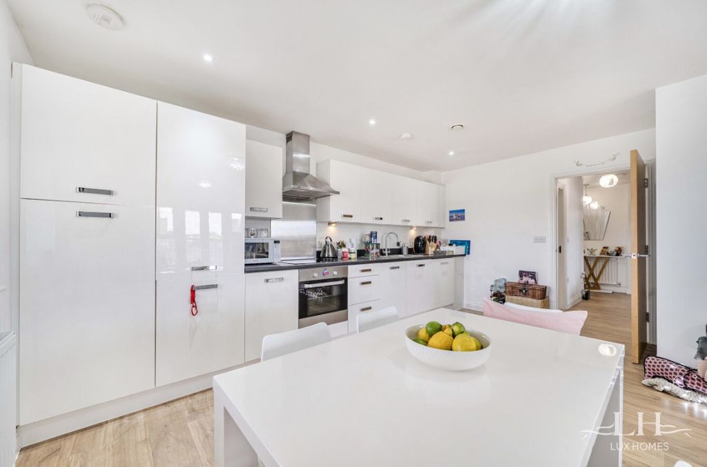 Additional image 10 of 2 bed flat for saleRiverwood Court, Hornchurch RM11