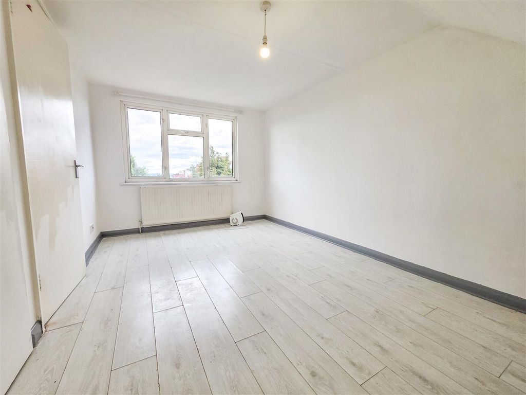 Additional image 8 of 4 bed end terrace house for saleWakemans Hill Avenue, London NW9