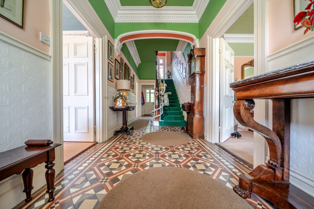 Additional image 10 of 6 bed detached house for saleCargate Avenue, Aldershot GU11