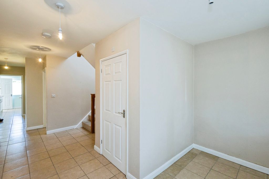 4 bed detached house for saleSea Way, Bognor Regis PO22 photo 5
