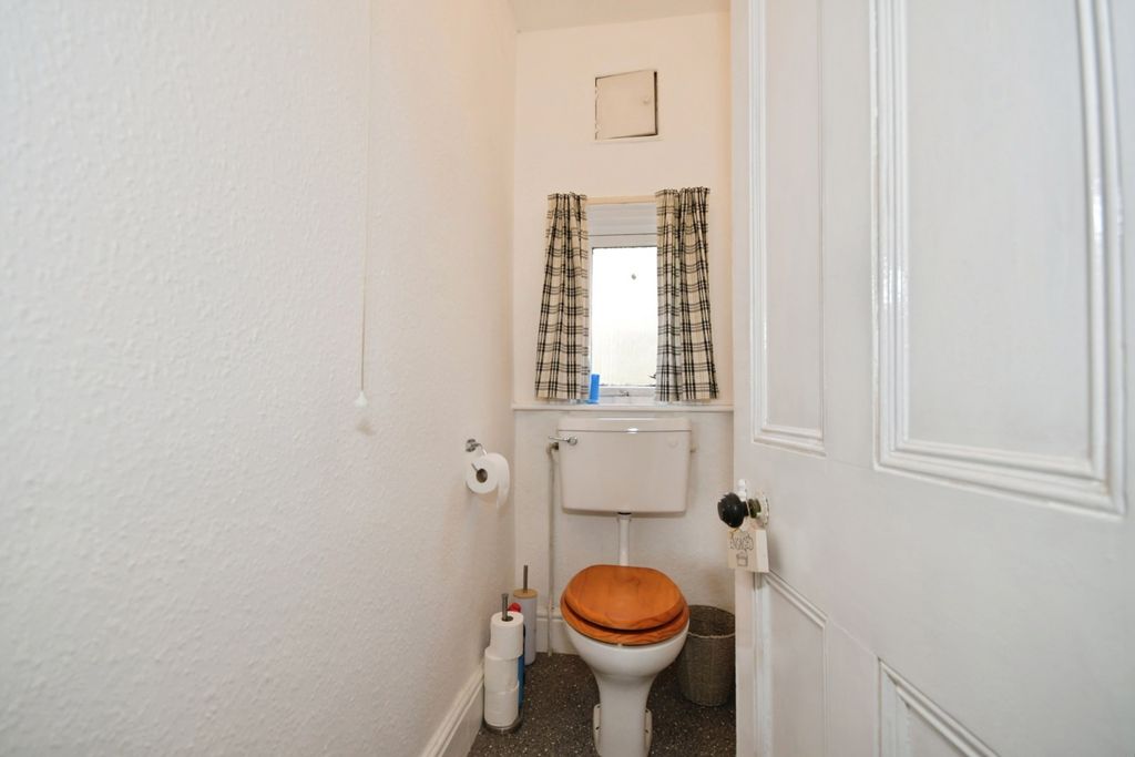 Additional image 6 of 1 bed flat for saleSpital Lane, Chesterfield, Derbyshire S41