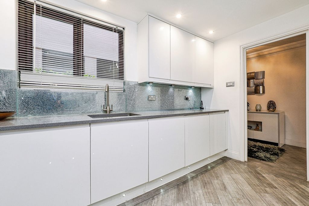Additional image 13 of 2 bed flat for saleRidgemont Place, Parkstone Avenue, Hornchurch, Essex RM11