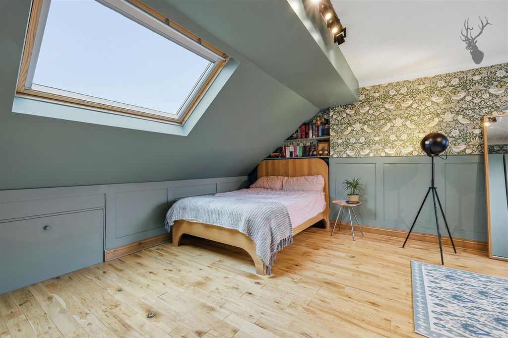 Additional image 34 of 5 bed detached house for saleWestbury Lane, Buckhurst Hill IG9