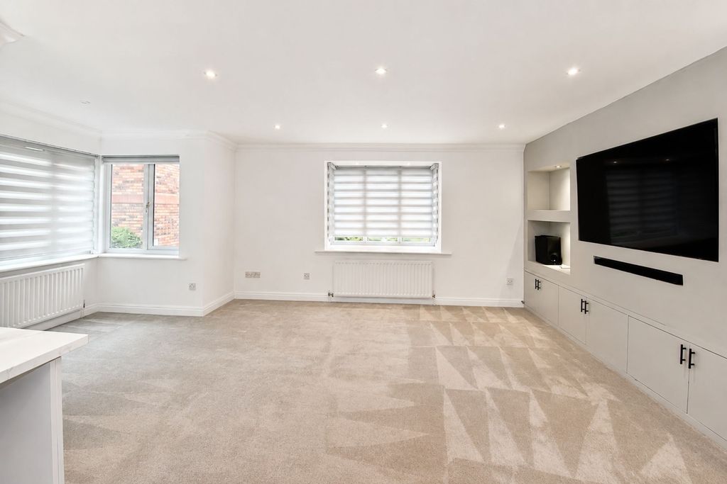 Additional image 5 of 2 bed flat for saleHeyes Lane, Alderley Edge SK9