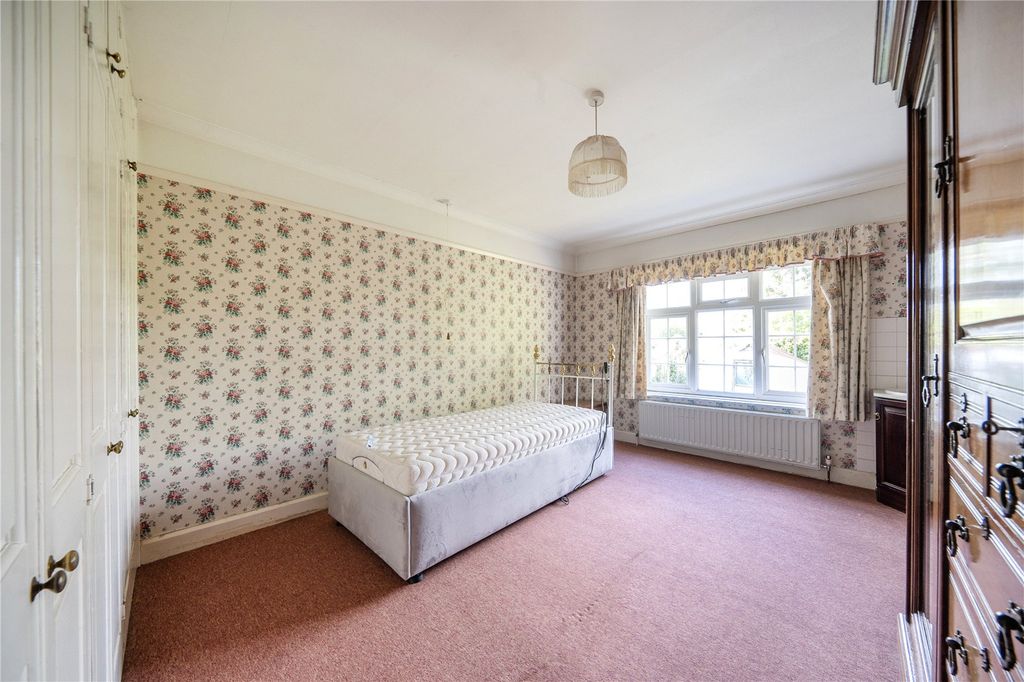 Additional image 12 of 3 bed bungalow for saleQueens Road, Alton, Hampshire GU34