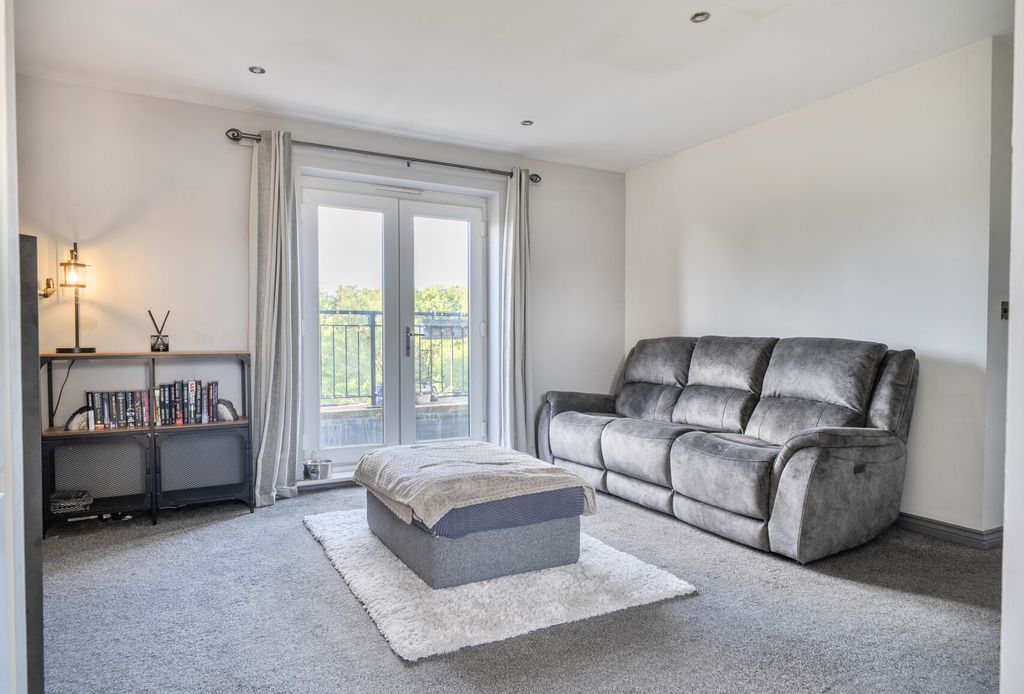 2 bed flat for saleNormandy Drive, Yate, Bristol BS37 photo 4