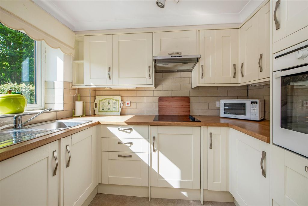 Additional image 9 of 2 bed flat for saleOld Winton Road, Andover SP10