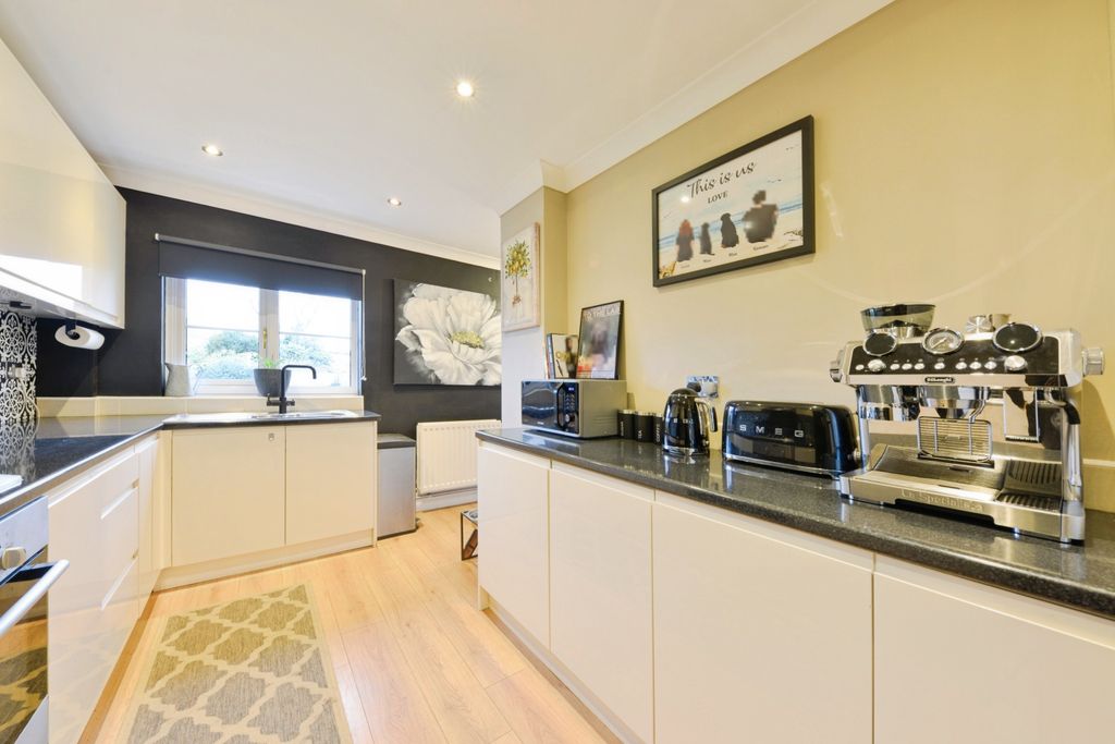 4 bed detached house for saleRowan Crescent, Biggleswade SG18 photo 3