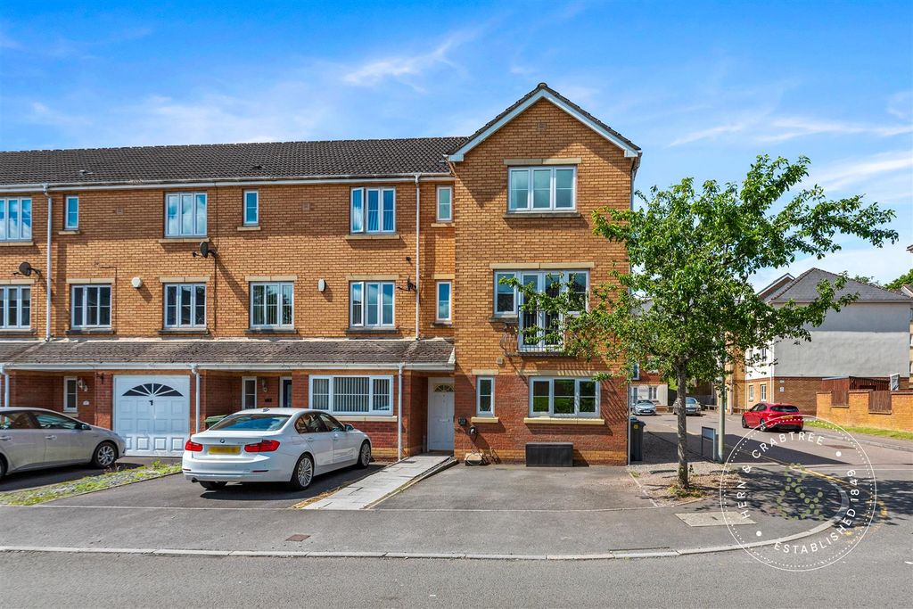 5 bed town house for saleBlackberry Way, Pontprennau, Cardiff CF23