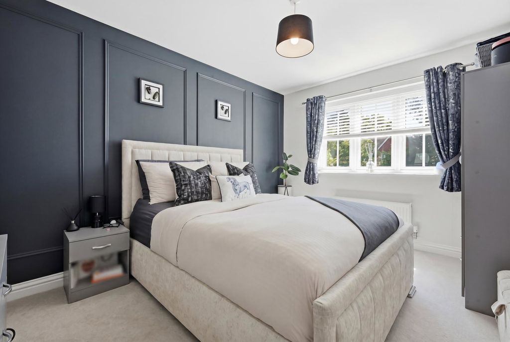 Additional image 4 of 2 bed flat for saleHampton Court, Basildon SS15