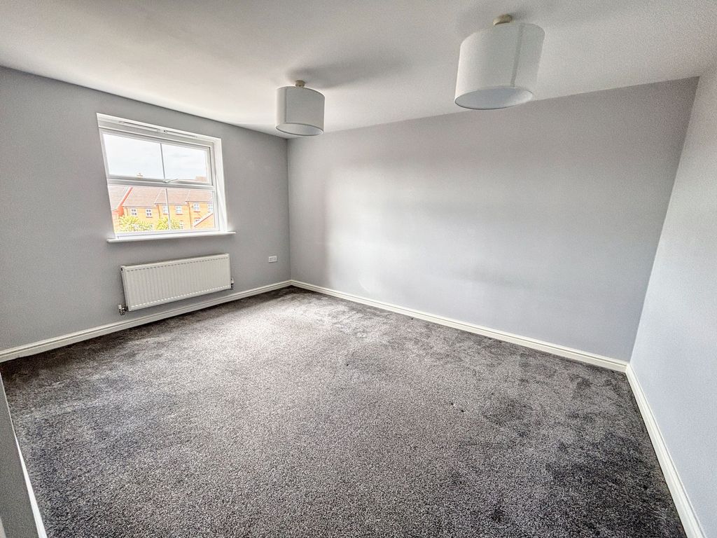 2 bed flat for saleLongacres, Bridgend CF31 photo 4