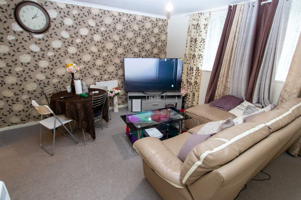 2 bed maisonette for saleMeadowlea, Telford TF7 photo 3