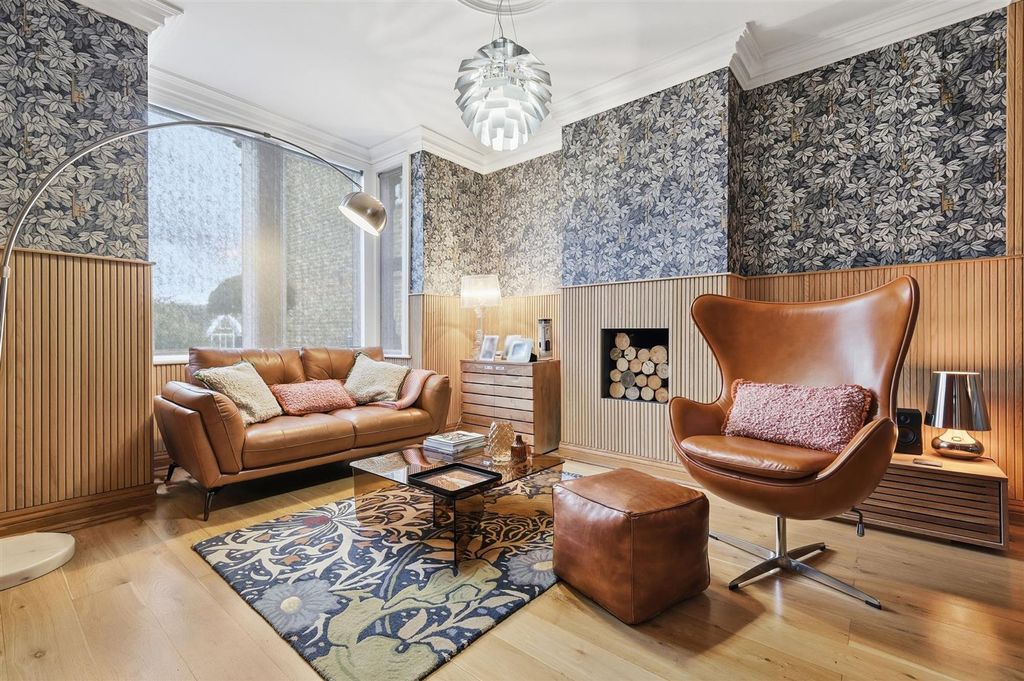 Additional image 5 of 5 bed detached house for saleWestbury Lane, Buckhurst Hill IG9