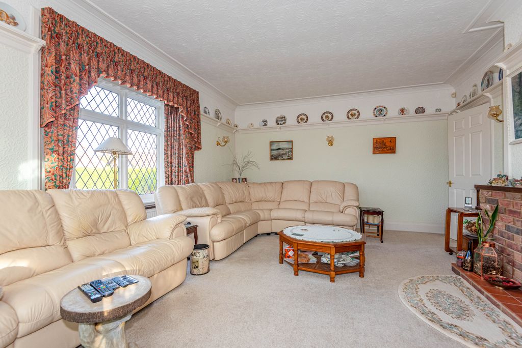 Additional image 15 of 4 bed detached bungalow for saleRiverside Avenue, Broxbourne EN10