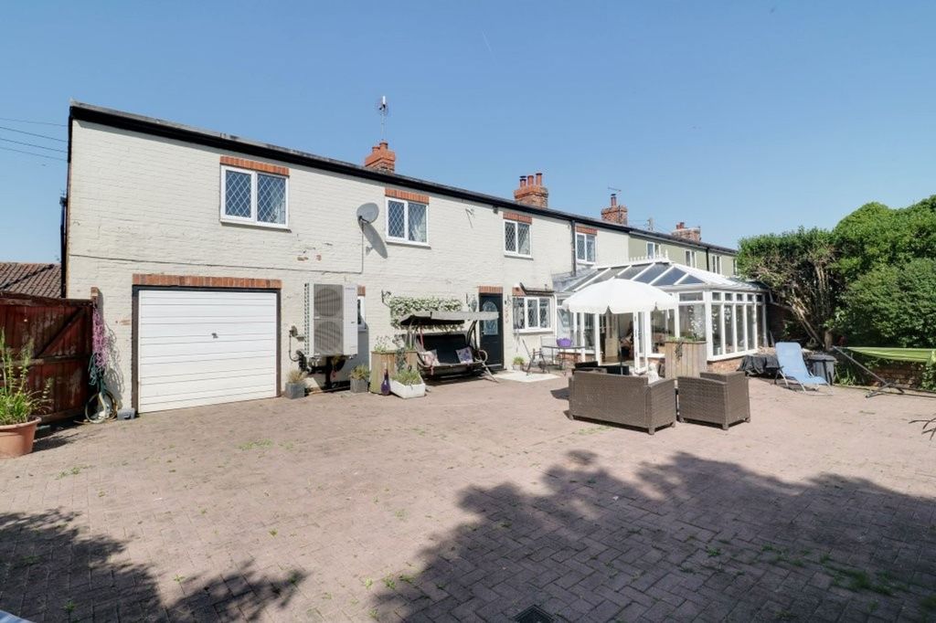 4 bed end terrace house for saleMain Street, Thornton Curtis DN39