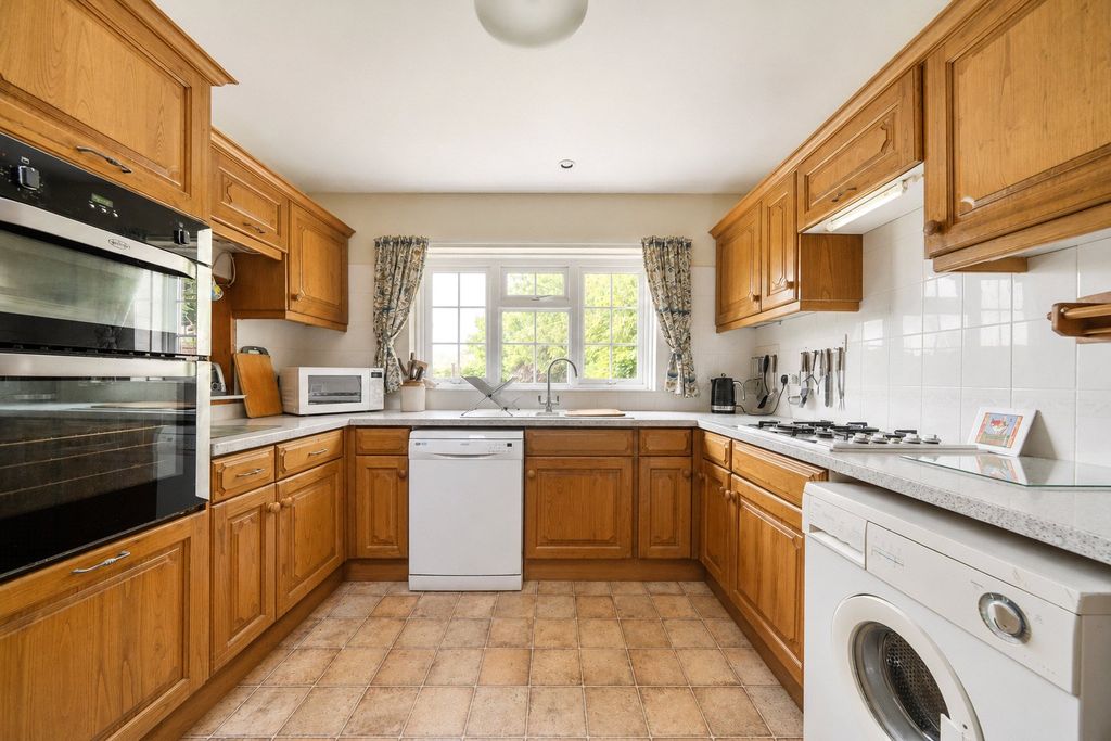 Additional image 5 of 3 bed bungalow for saleQueens Road, Alton, Hampshire GU34