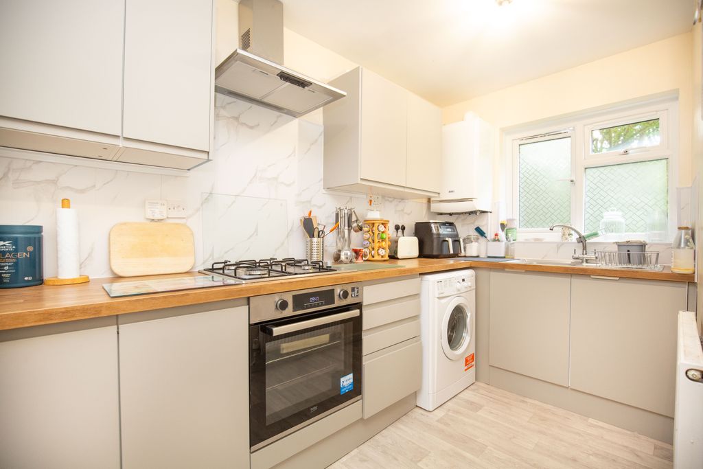 Additional image 5 of 2 bed flat for saleEdale, Wilnecote, Tamworth B77
