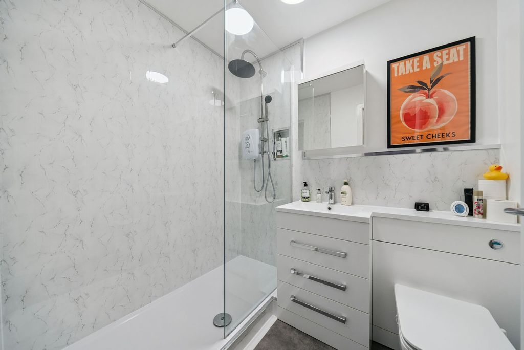 Additional image 16 of 2 bed flat for saleFlat 23 Tower Place, 6 East Clyde Street, Helensburgh G84