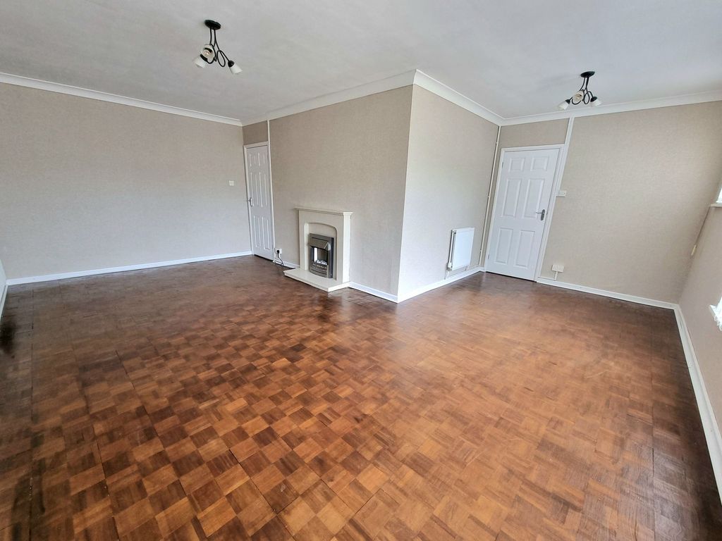 3 bed semi-detached bungalow for saleCastle View, Bridgend CF31 photo 3