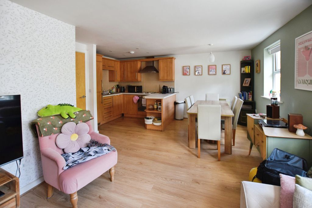 Additional image 5 of 2 bed flat for saleWellfield Mews, Dewsbury WF13