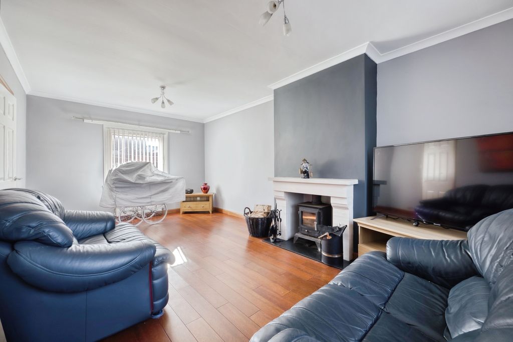 2 bed semi-detached house for saleSmith Crescent, Alexandria G83 photo 3