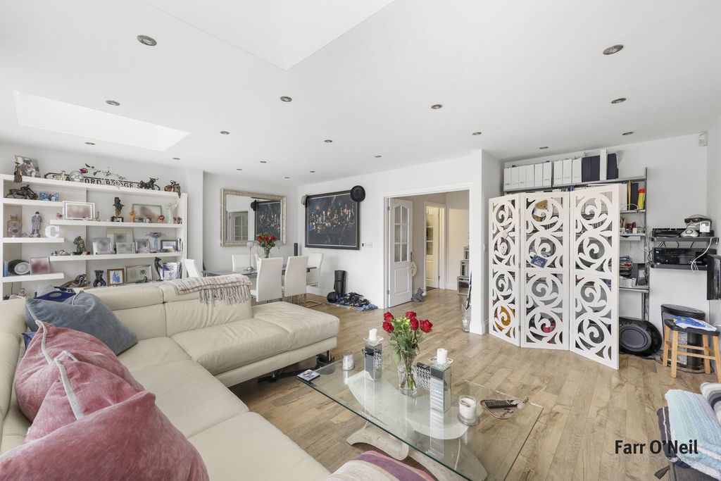 Additional image 2 of 3 bed end terrace house for salePalmerston Road, Buckhurst Hill IG9