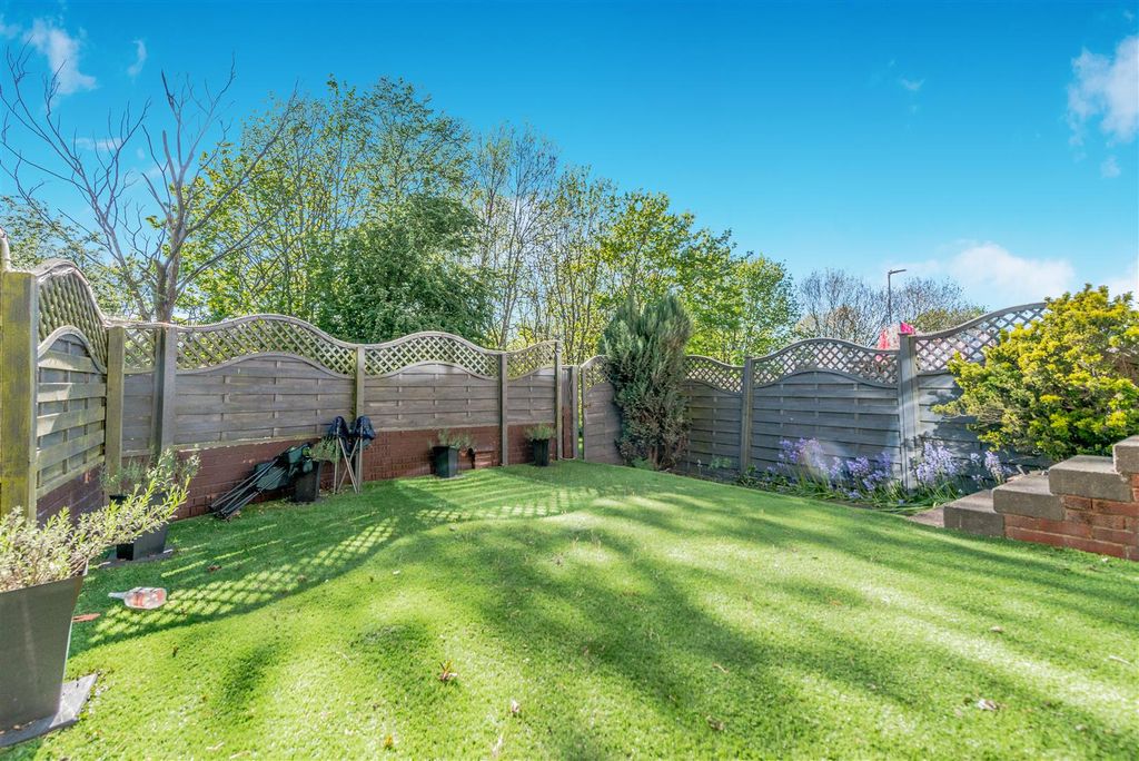 Additional image 17 of 3 bed town house for saleCliffe Park Drive, Wortley, Leeds LS12