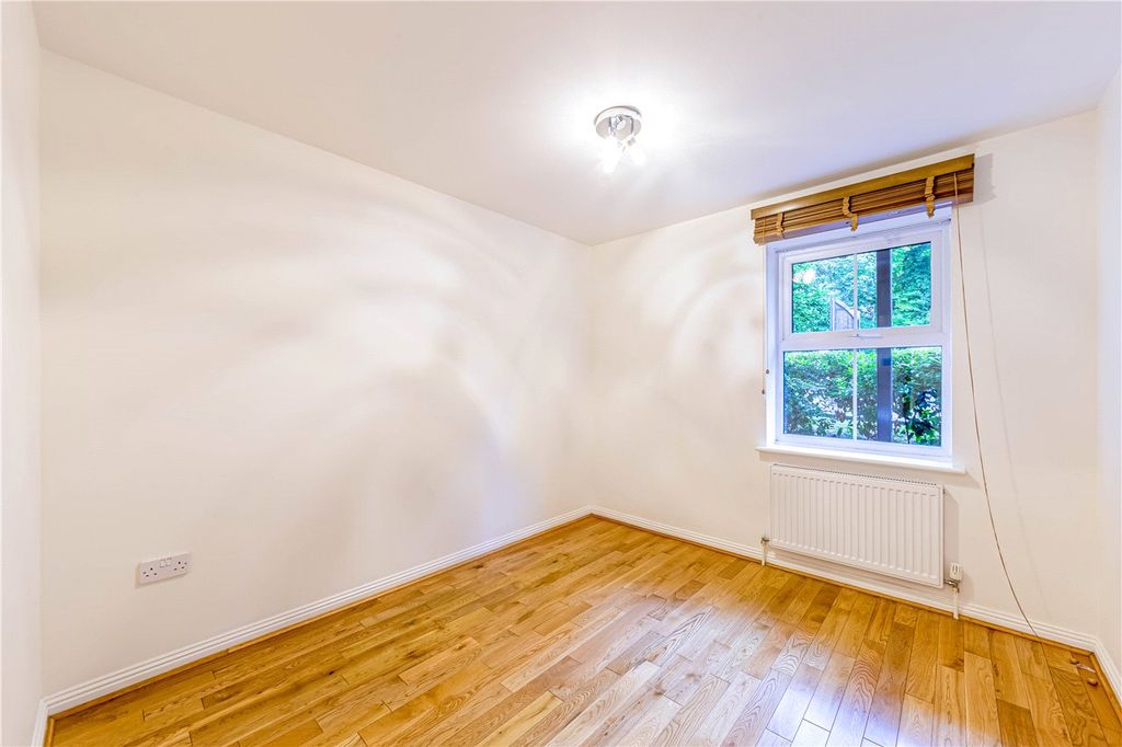 Additional image 10 of 2 bed flat for saleChesham Road, Berkhamsted HP4