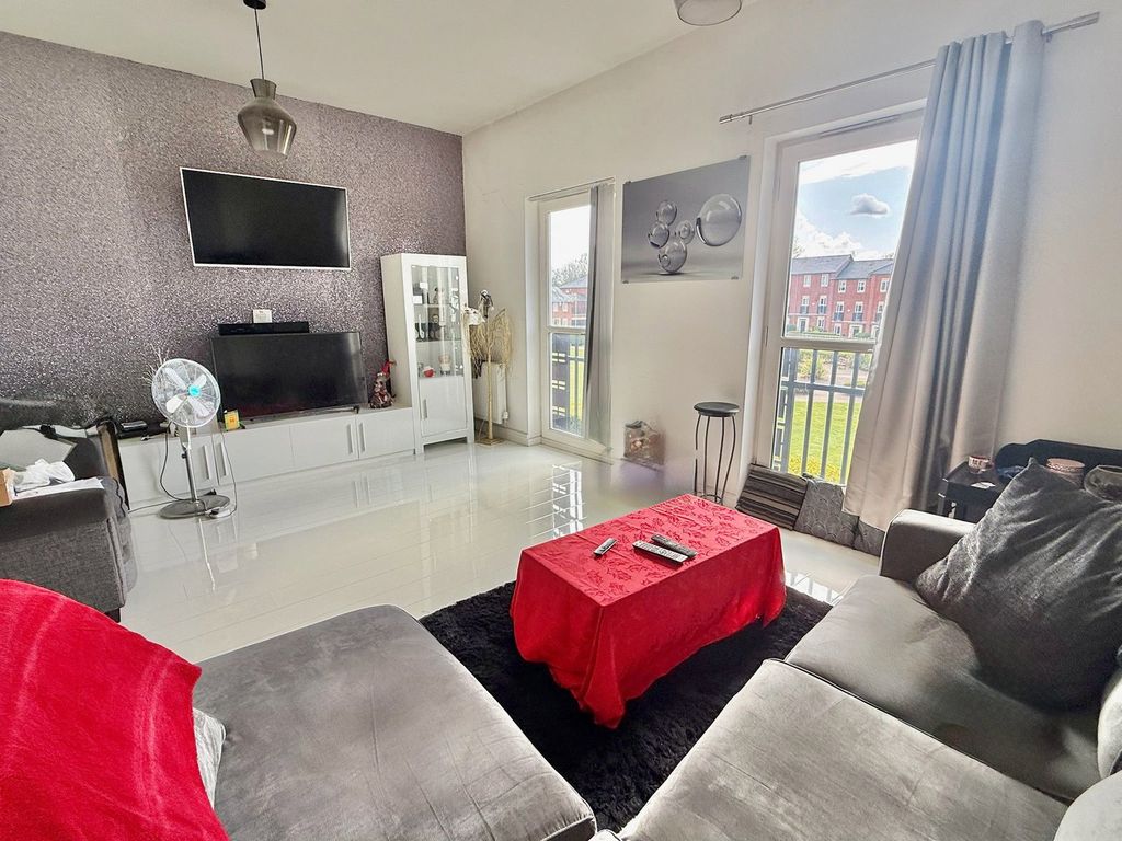 2 bed flat for saleLowbridge Walk, Bilston WV14 photo 4