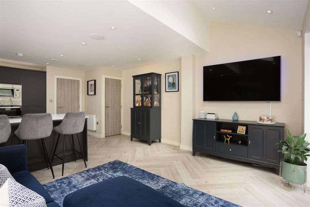 Additional image 7 of 4 bed terraced house for saleCliff Oaks, Fawcett Lane, Wortley, Leeds LS12