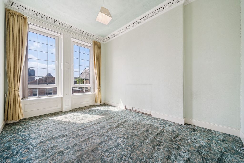 Additional image 3 of 2 bed flat for sale1/2, 46 West Princes Street, Helensburgh G84