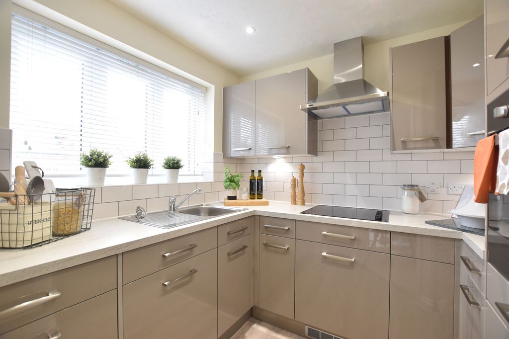 Additional image 4 of 1 bed flat for saleLeatherhead Road, Headley Lodge Leatherhead Road KT21