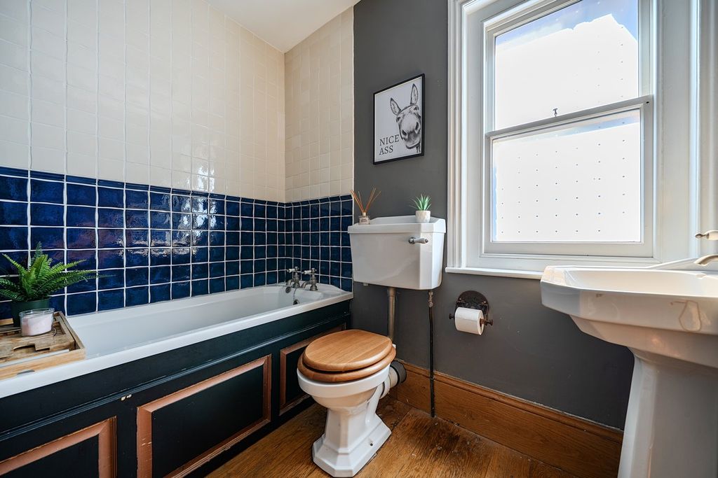 Additional image 19 of 4 bed semi-detached house for saleBalmer Lawn Road, Brockenhurst SO42
