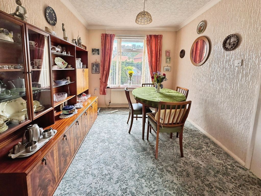 3 bed semi-detached house for salePark View, Blaydon-On-Tyne NE21 photo 4