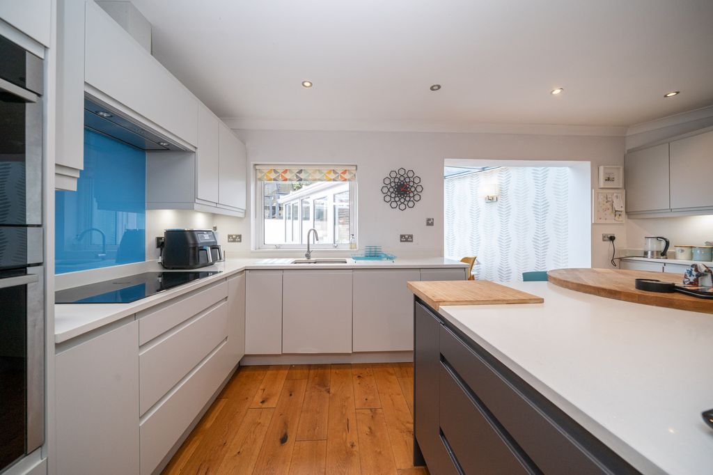 Additional image 3 of 4 bed semi-detached house for saleWoodlands Avenue, Berkhamsted HP4