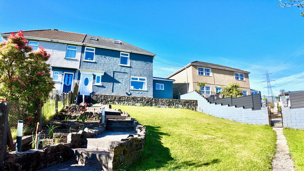 3 bed semi-detached house for saleTynewydd, Nantybwch NP22