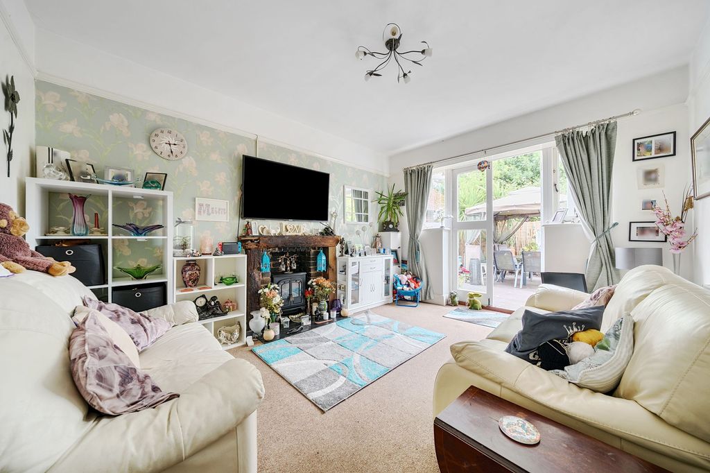 1 bed flat for saleParklands Avenue, Bognor Regis PO21 photo 4