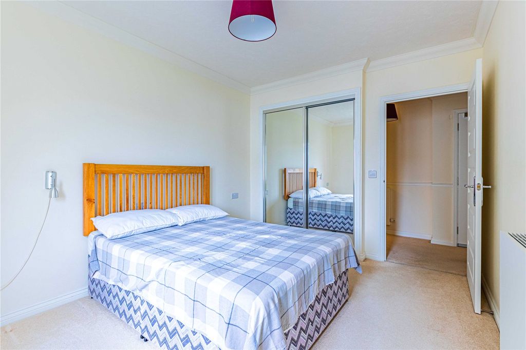 Additional image 7 of 1 bed flat for saleHigh Street, Berkhamsted, Hertfordshire HP4