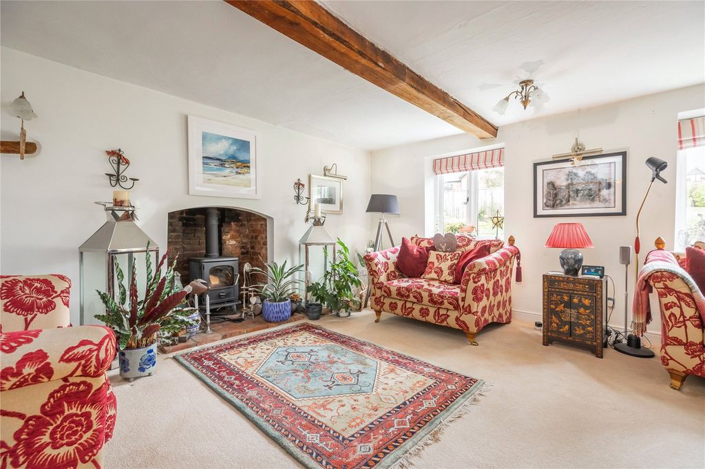 6 bed detached house for salePreston Candover, Basingstoke, Hampshire RG25 photo 2