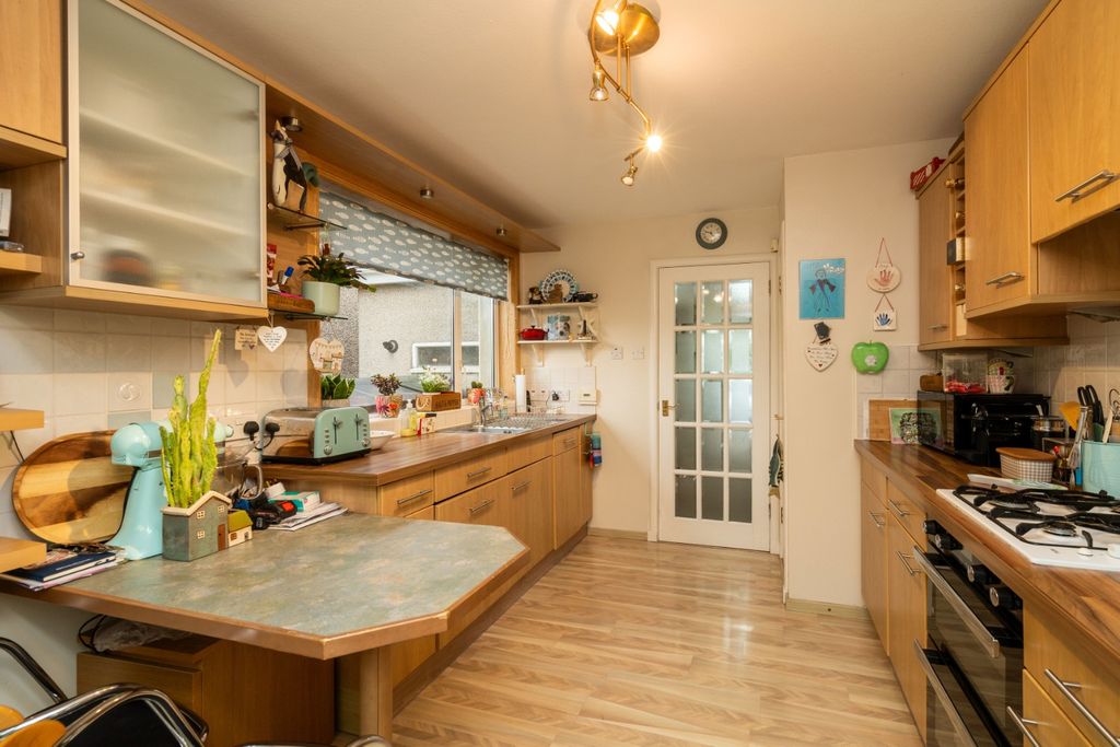 3 bed detached house for saleCherry Tree Park, Balerno EH14 photo 5