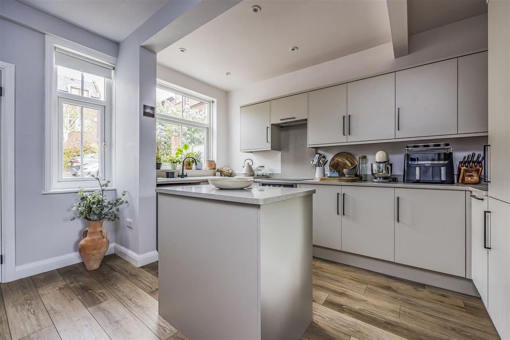 Additional image 13 of 2 bed flat for saleQueen Street, Emsworth PO10
