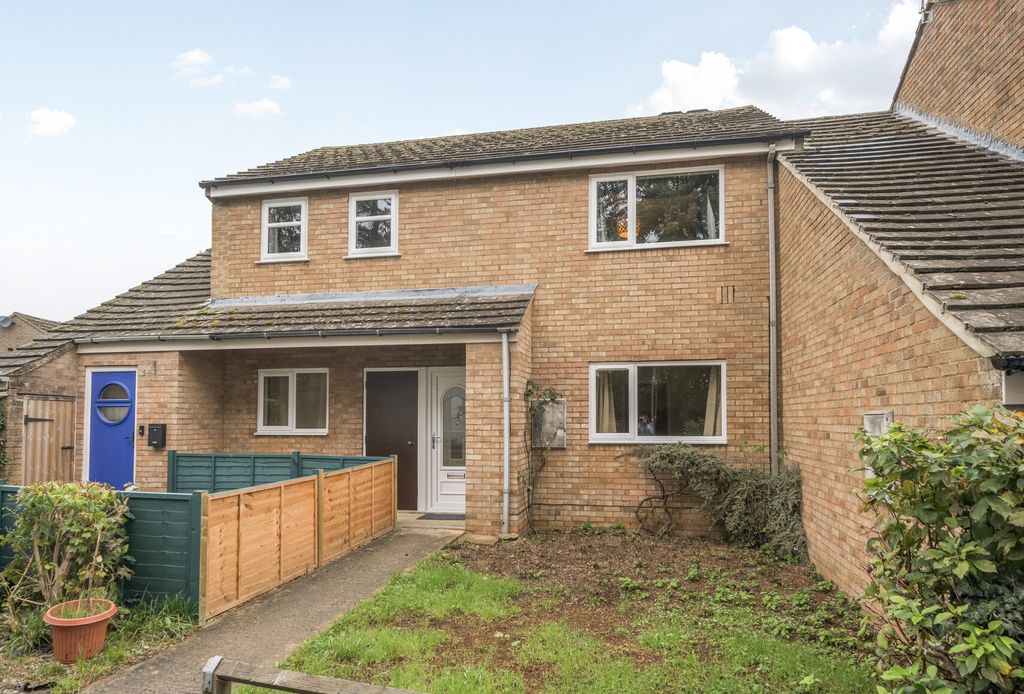 2 bed maisonette for saleSycamore Drive, Carterton, Oxfordshire OX18