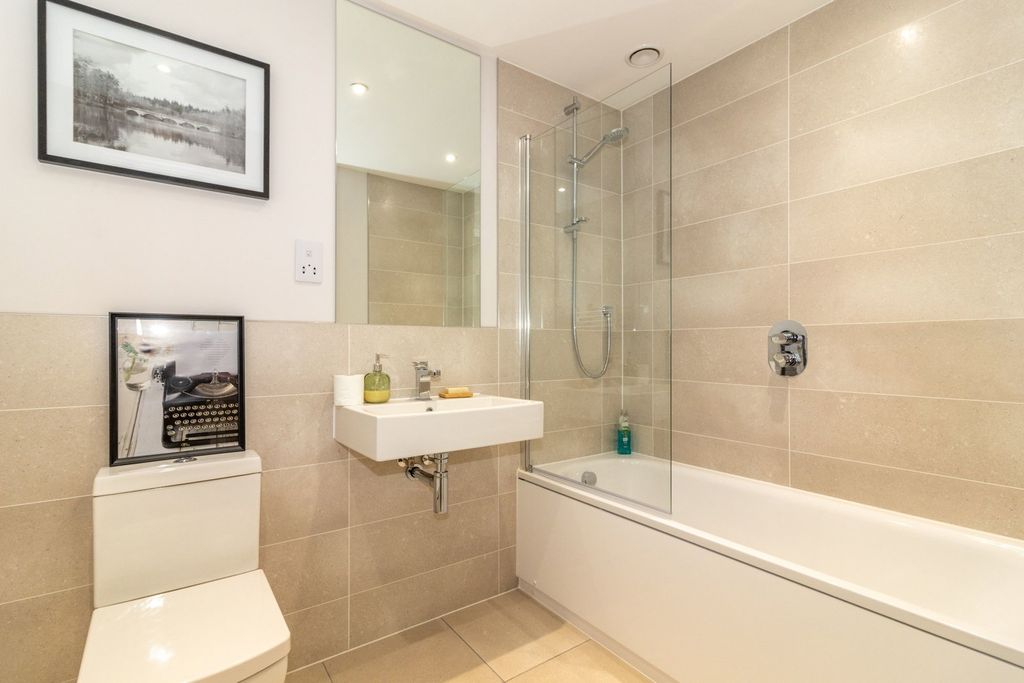 Additional image 8 of 2 bed flat for saleThe Old Police House, Station Road, Alresford SO24