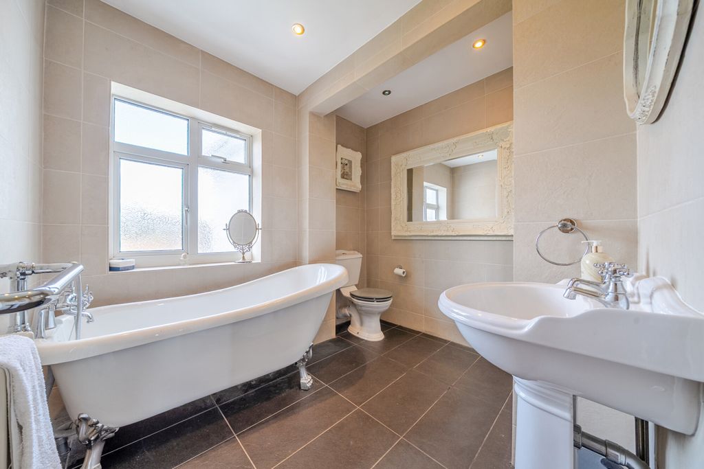 Additional image 8 of 4 bed semi-detached house for salePenhill Road, Bexley, Kent DA5