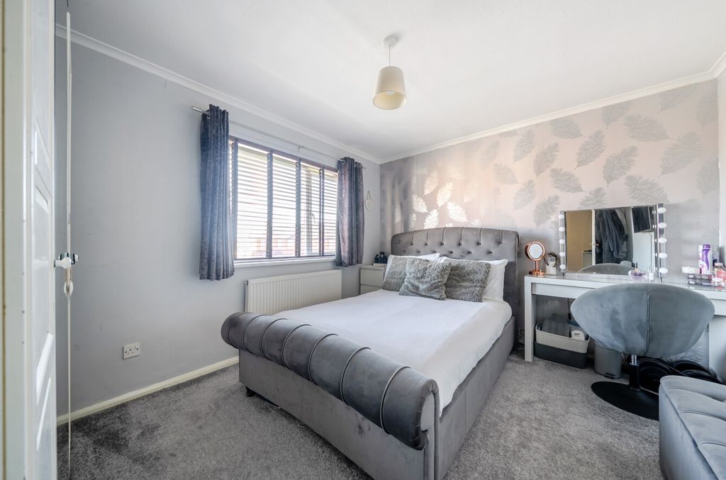 Additional image 5 of 3 bed maisonette for saleMagpie Hall Lane, Bromley BR2