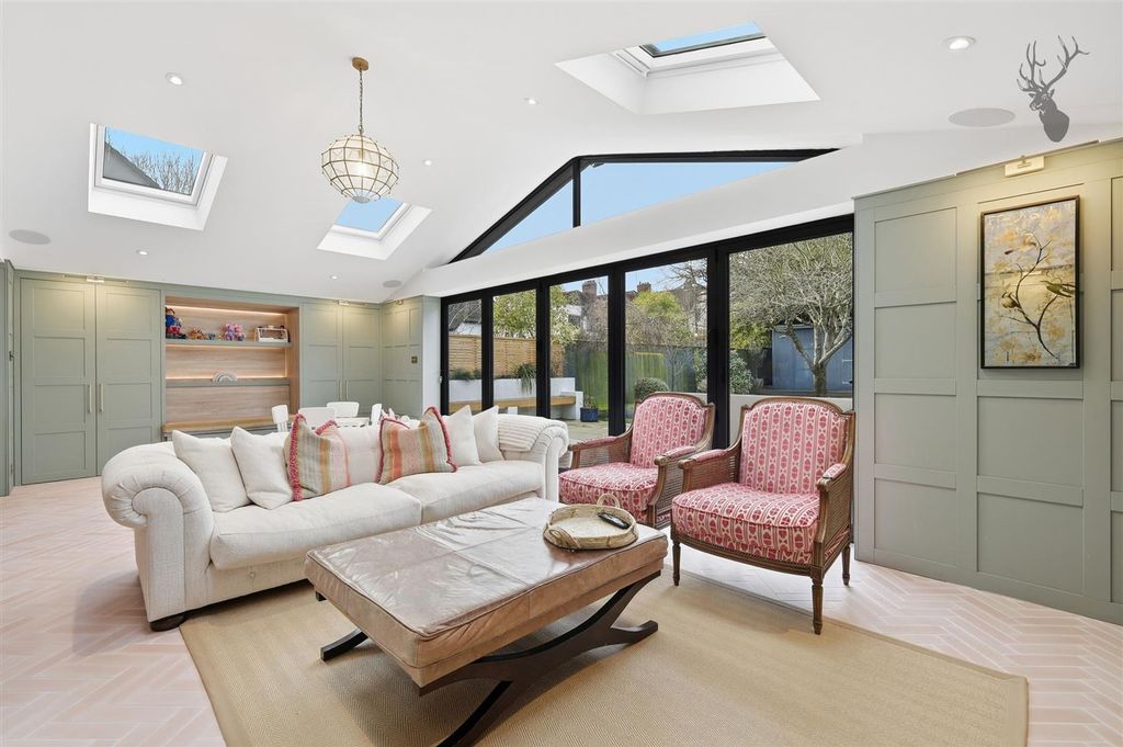 Additional image 15 of 4 bed detached house for saleRussell Road, Buckhurst Hill IG9